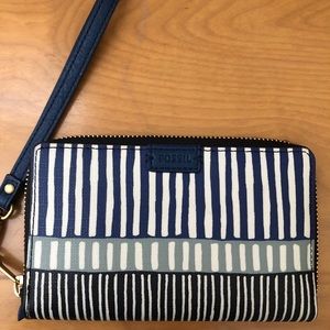 fossil wallet with removable wrist strap